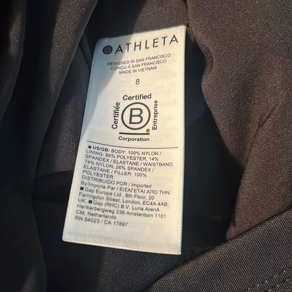NWOT  $89 Athleta Apres Zip Pockets Black Quilted Ski shorts size 8